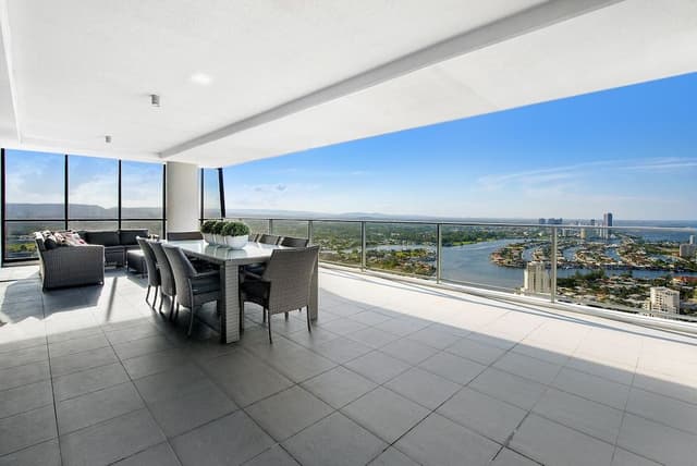 City Apartment, 3 Bedrooms, 2 Bathrooms, City View