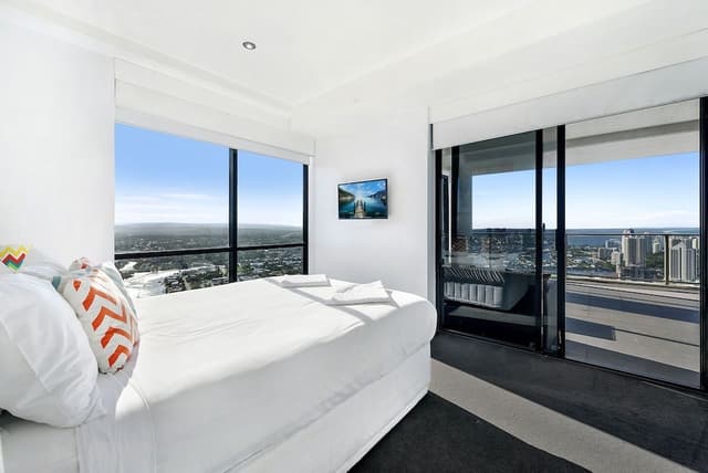 City Apartment, 3 Bedrooms, 2 Bathrooms, City View