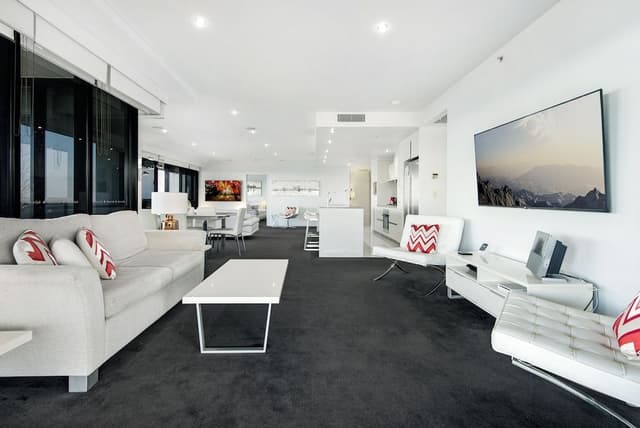 City Apartment, 3 Bedrooms, 2 Bathrooms, City View