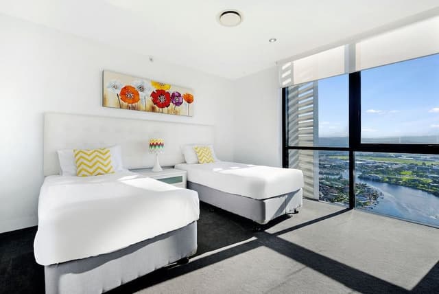 City Apartment, 3 Bedrooms, 2 Bathrooms, City View