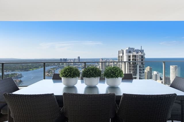City Apartment, 3 Bedrooms, 2 Bathrooms, City View