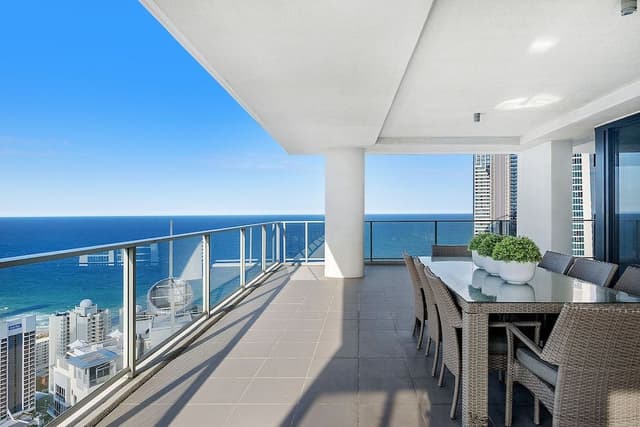 City Apartment, 3 Bedrooms, 2 Bathrooms, City View