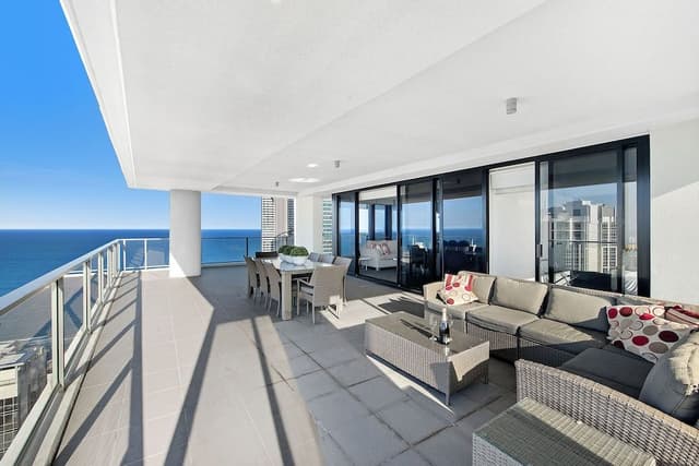 City Apartment, 3 Bedrooms, 2 Bathrooms, City View