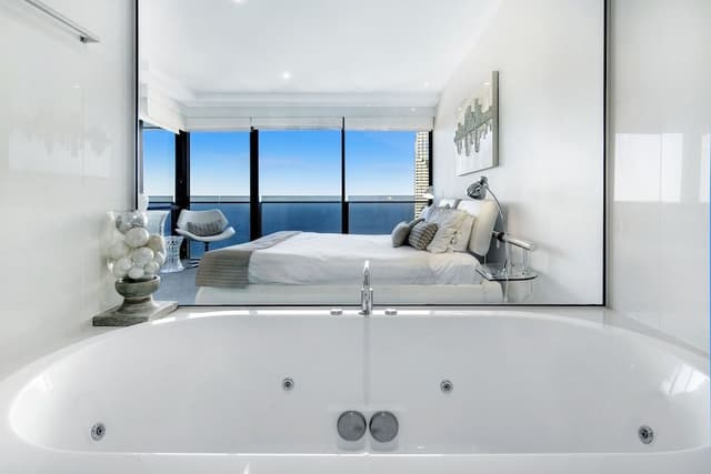 City Apartment, 3 Bedrooms, 2 Bathrooms, City View