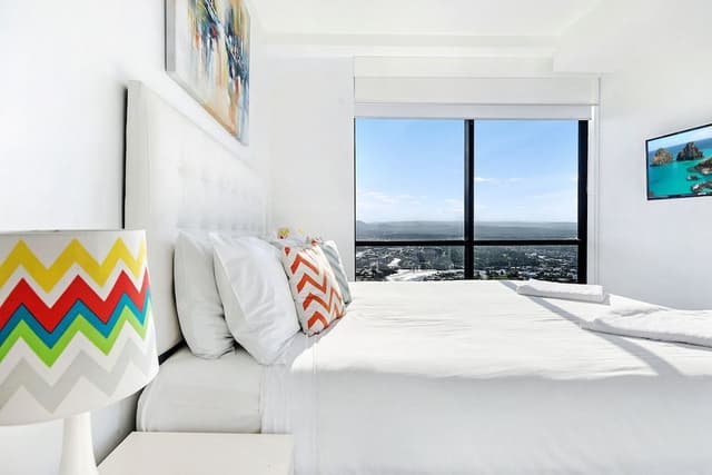 City Apartment, 3 Bedrooms, 2 Bathrooms, City View
