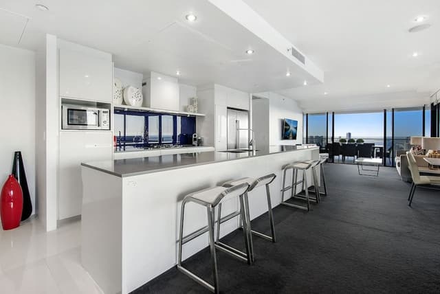 City Apartment, 3 Bedrooms, 2 Bathrooms, City View