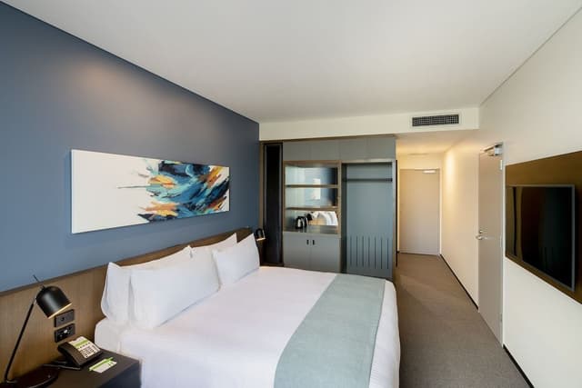 Standard Room, 1 King Bed