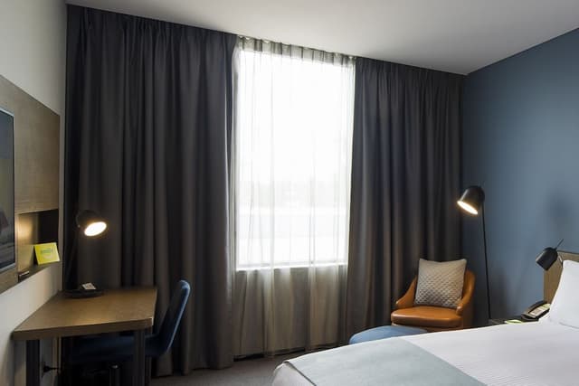 Standard Room Accessible, 1 King Bed