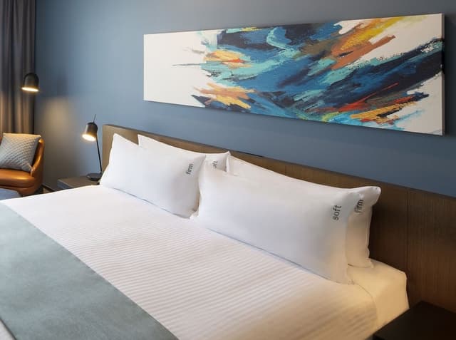 Standard Room Accessible, 1 King Bed