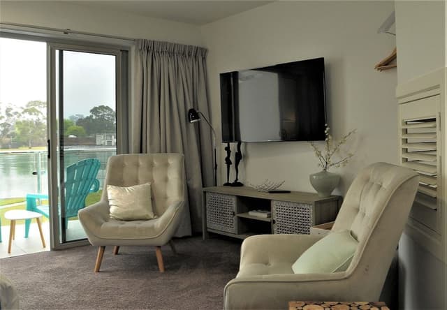 Honeymoon Studio Suite, River View
