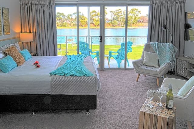 Honeymoon Studio Suite, River View