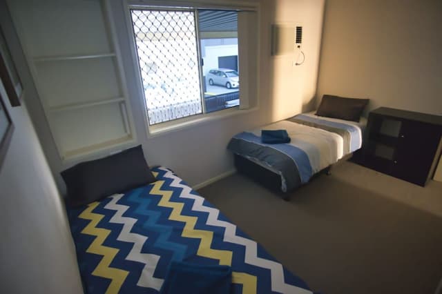Twin Room, 2 Twin Beds, Shared Bathroom