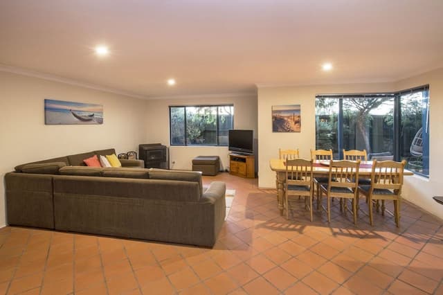Family House, 3 Bedrooms, Beach View, Beachside