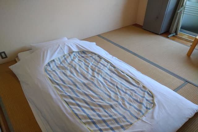 Japanese Room With Shared Washroom- Twin Smoking