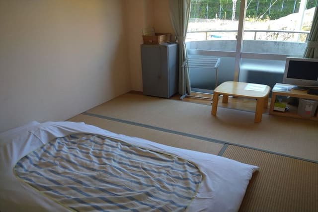 Japanese Room With Shared Washroom- Twin Smoking