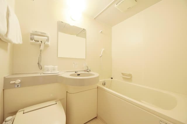 Twin Room for 2 People with Private Bathroom