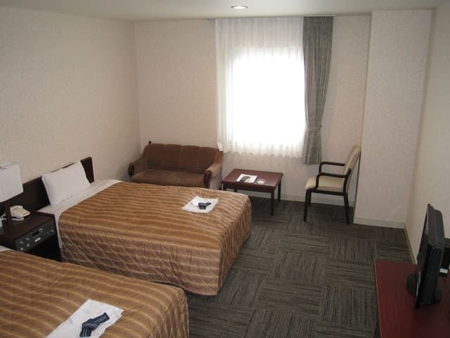 Twin Room, Smoking