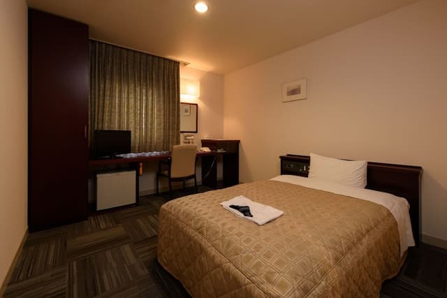 Double Room, Smoking