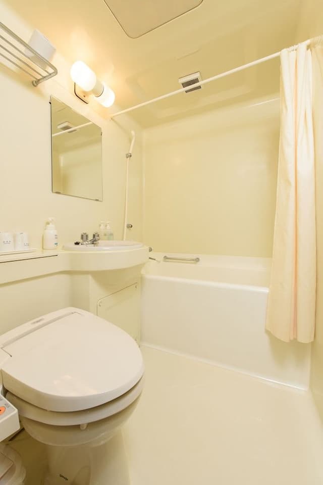 Double Room, Smoking