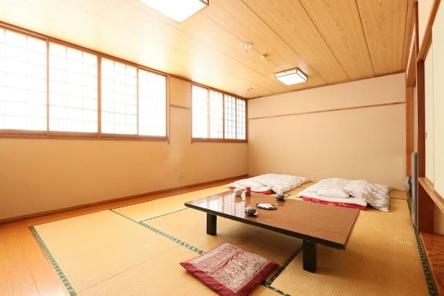 Japanese Style Room, Smoking