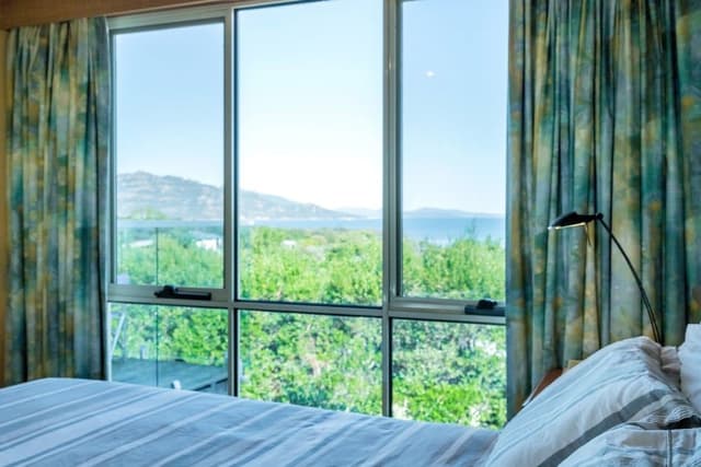 Deluxe 4 Bedroom House with Tri-Bunk Bed and Beach Views