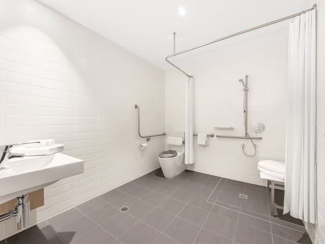 One Bedroom Apartment - Access Room