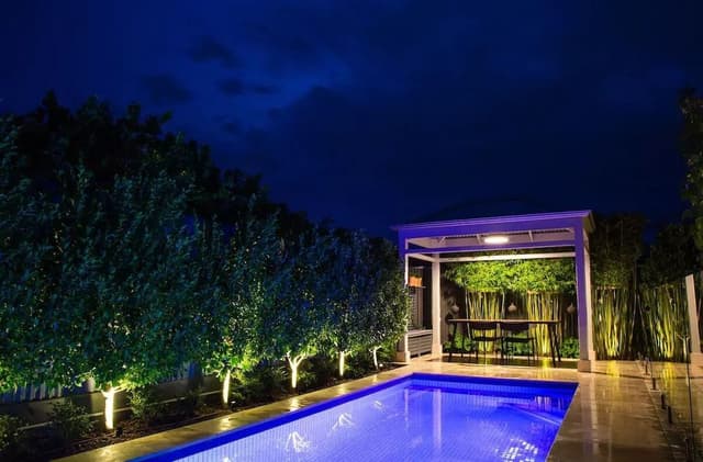 Luxury Apartment, 1 Bedroom, Fireplace, Poolside