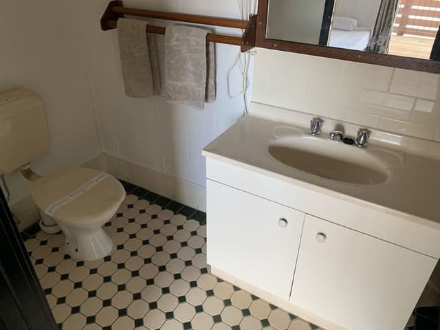 1 Queen Bed and 1 Single Bed with Kitchenette