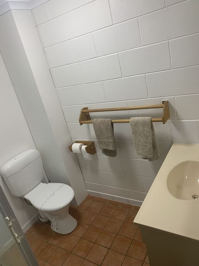 1 Queen Bed and 1 Single Bed with Kitchenette