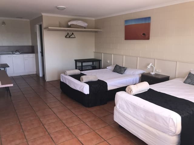 1 Queen Bed and 1 Single Bed with Kitchenette