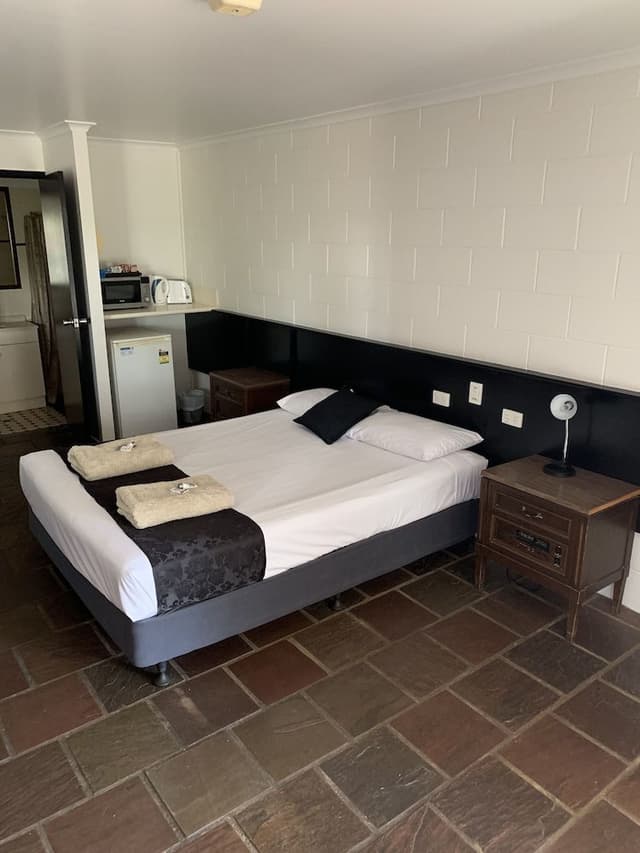 1 Queen Bed Room with Ensuite