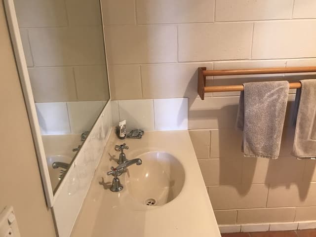 1 Queen Bed and 1 Single Bed with Kitchenette