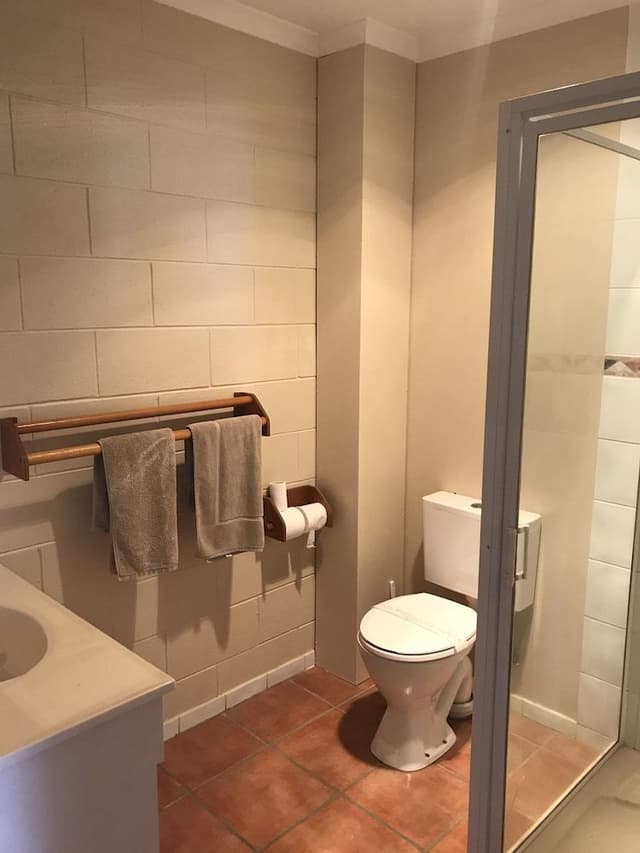 1 Queen Bed and 1 Single Bed Room with Ensuite