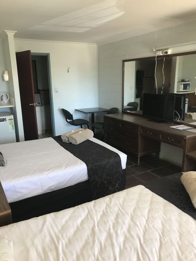 1 Queen Bed and 1 Single Bed Room with Ensuite