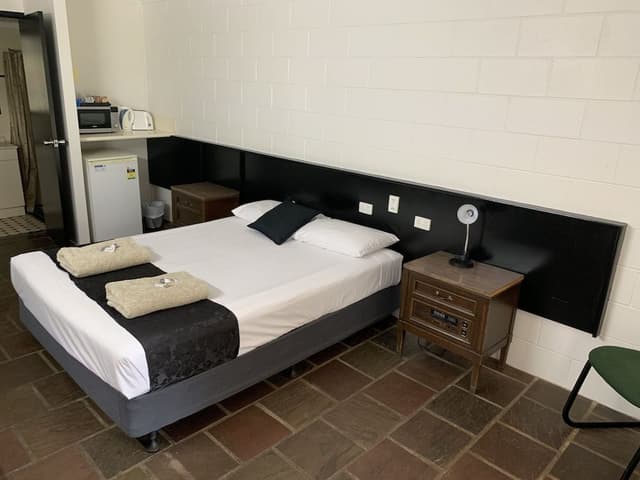 1 Queen Bed Room with Ensuite