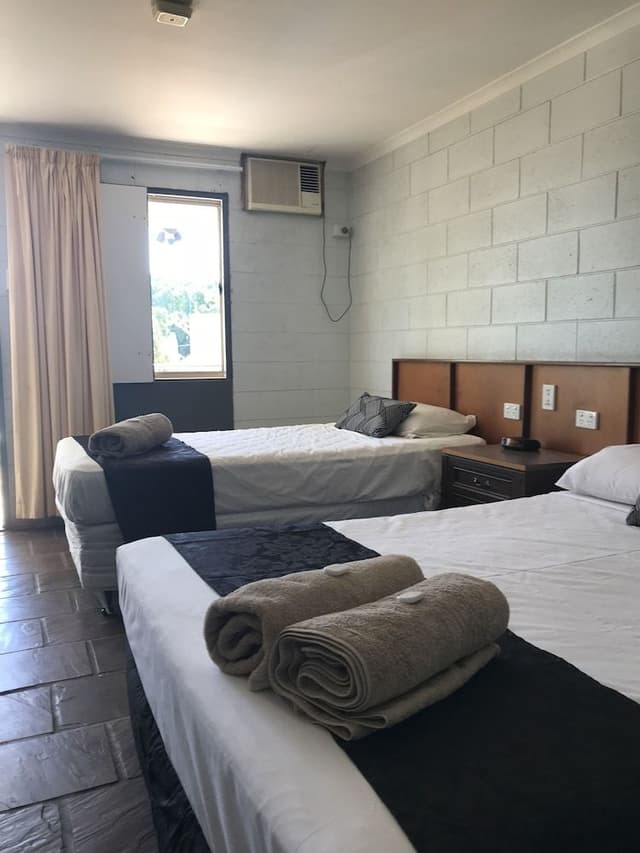 1 Queen Bed and 1 Single Bed Room with Ensuite