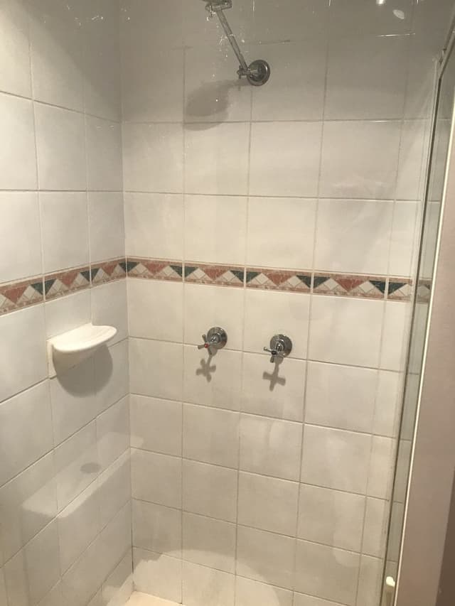1 Queen Bed and 1 Single Bed with Kitchenette