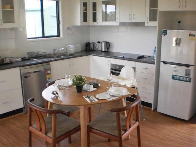 Deluxe Cottage, 2 Bedrooms, Hill View, Lakeside (Riverdowns Cottage)