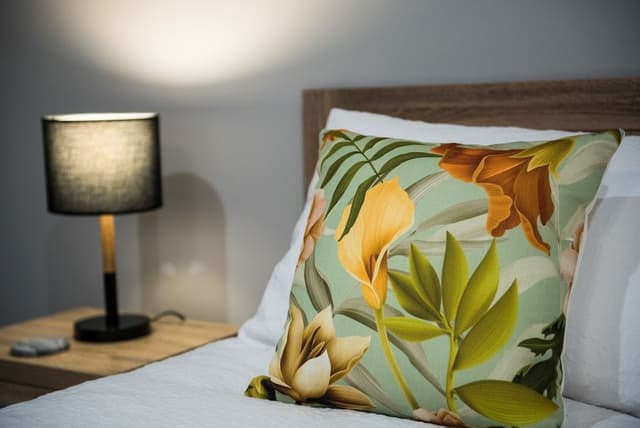 Deluxe Studio Suite, 1 Queen Bed, Pool View (The Wellington)