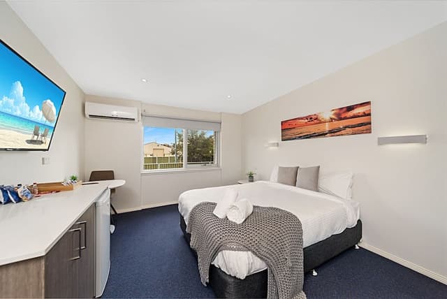 Deluxe Queen Room