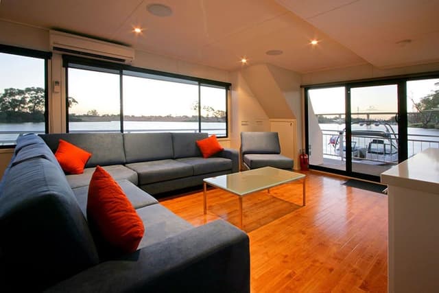Absolute Indulgence (10 berth houseboat)