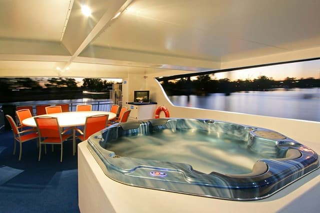 Absolute Indulgence (10 berth houseboat)