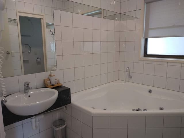 Superior Studio, 1 Queen Bed, Jetted Tub, Partial Sea View (The Kiah)