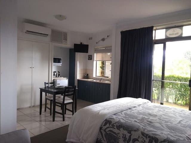 Superior Studio, 1 Queen Bed, Jetted Tub, Partial Sea View (The Kiah)