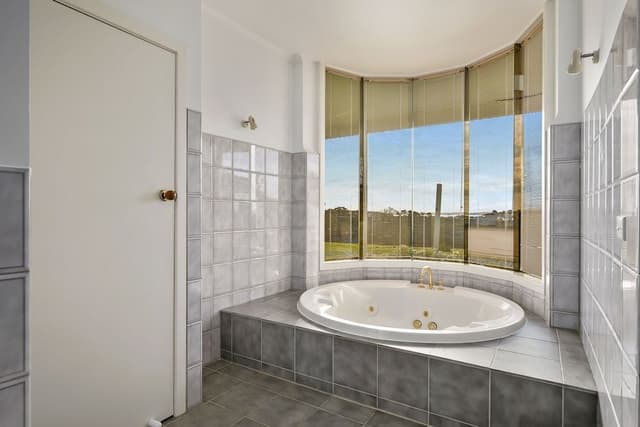 Deluxe Double Room, 1 Queen Bed, Jetted Tub, Bay View (The Isla)