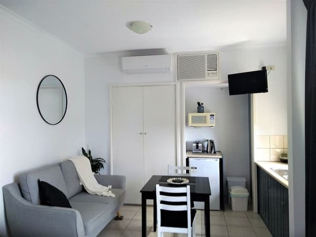 Superior Studio, 1 Queen Bed, Jetted Tub, Partial Sea View (The Kiah)