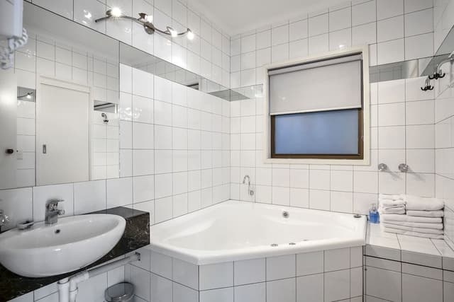 Superior Studio, 1 Queen Bed, Jetted Tub, Partial Sea View (The Kiah)