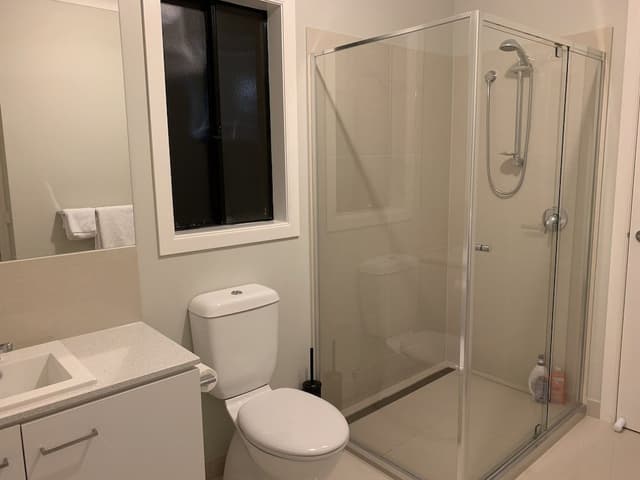 Standard King Room with shower 9