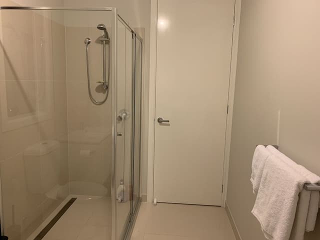 Standard King Room with shower 9