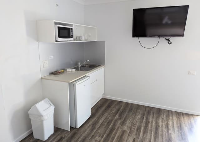 Standard Studio, 1 Queen Bed, Ground Floor (Budget Studio)